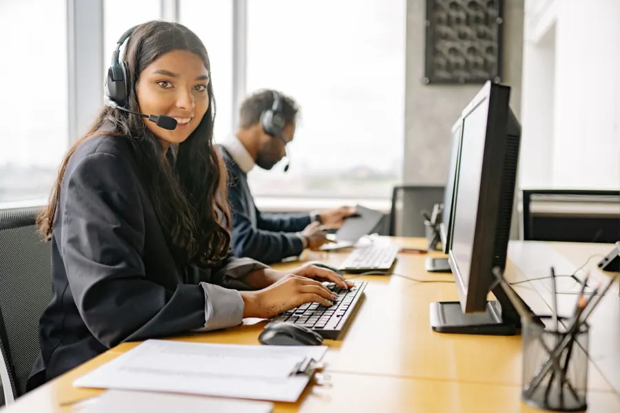 Jobeelink customer support virtual assistant wearing a headset